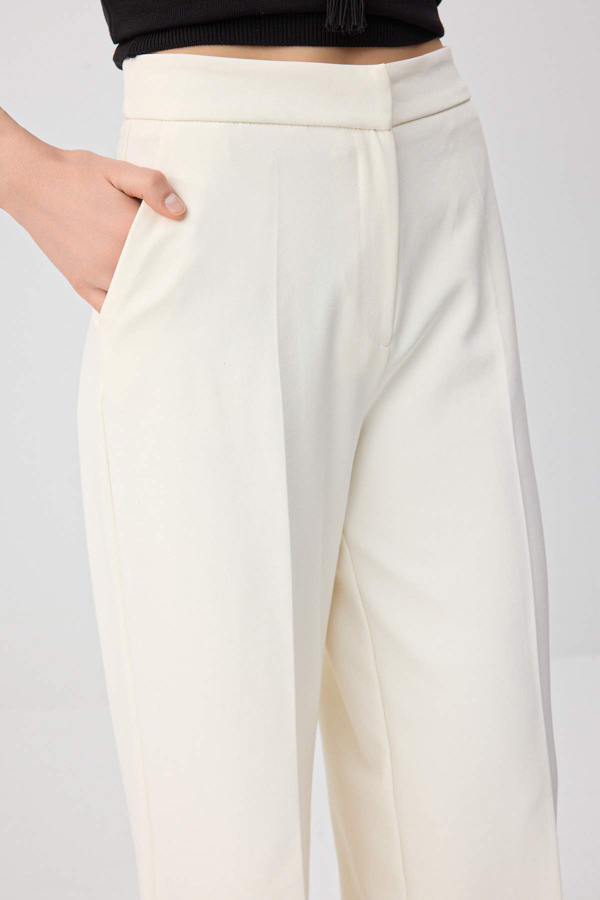 Pantalone TWOSS26PL00057 - bijela [djesi-src-b4d52fed388b25ea6dc888fdde6d69e8060ac13d888fb8fe248f7c5e64be878e]