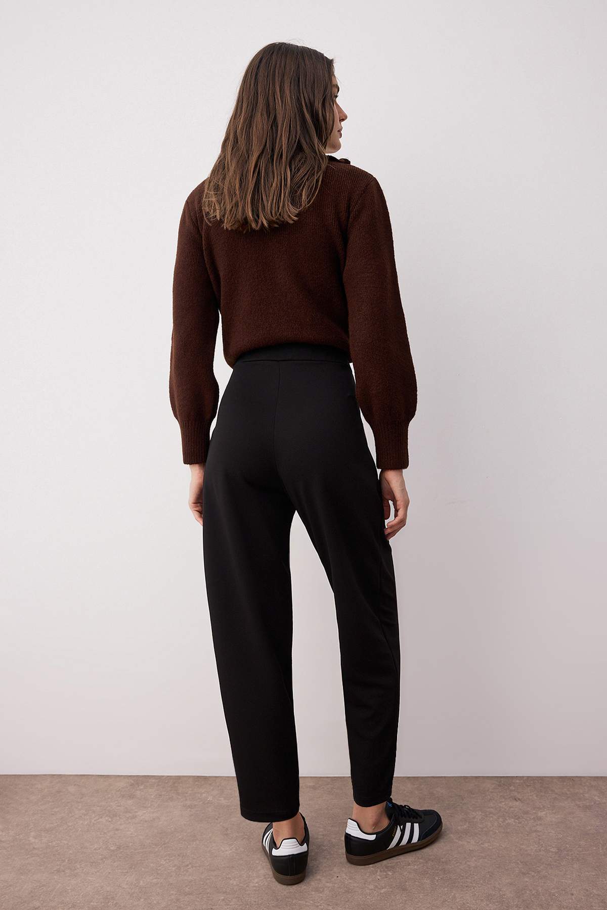 Pantalone TWOAW26PL00017 - crna [djesi-src-1ce2a3340752c8fc83938ff9952c4d6d6a8c179335fdb649b28df2e2100471d7]