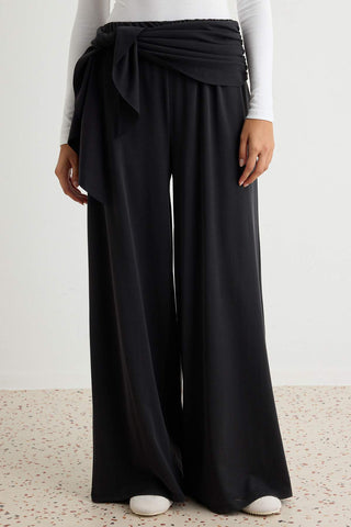 Pantalone TWOSS26PL00165 - crna [djesi-src-0843644a62ea49111a1854d1f84a3e981d7e65f195528ae070c553f058bd79f8]