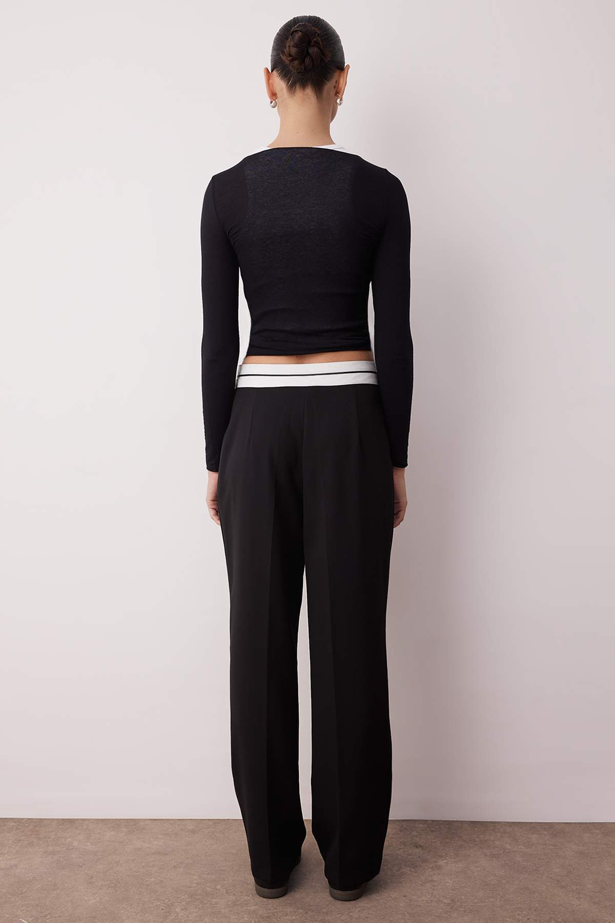 Pantalone TWOSS23PL00150 - crna [djesi-src-89641039a8bbcf7fe21c785a88a1779591196d25d0ff0a640704fb2abacc50d9]