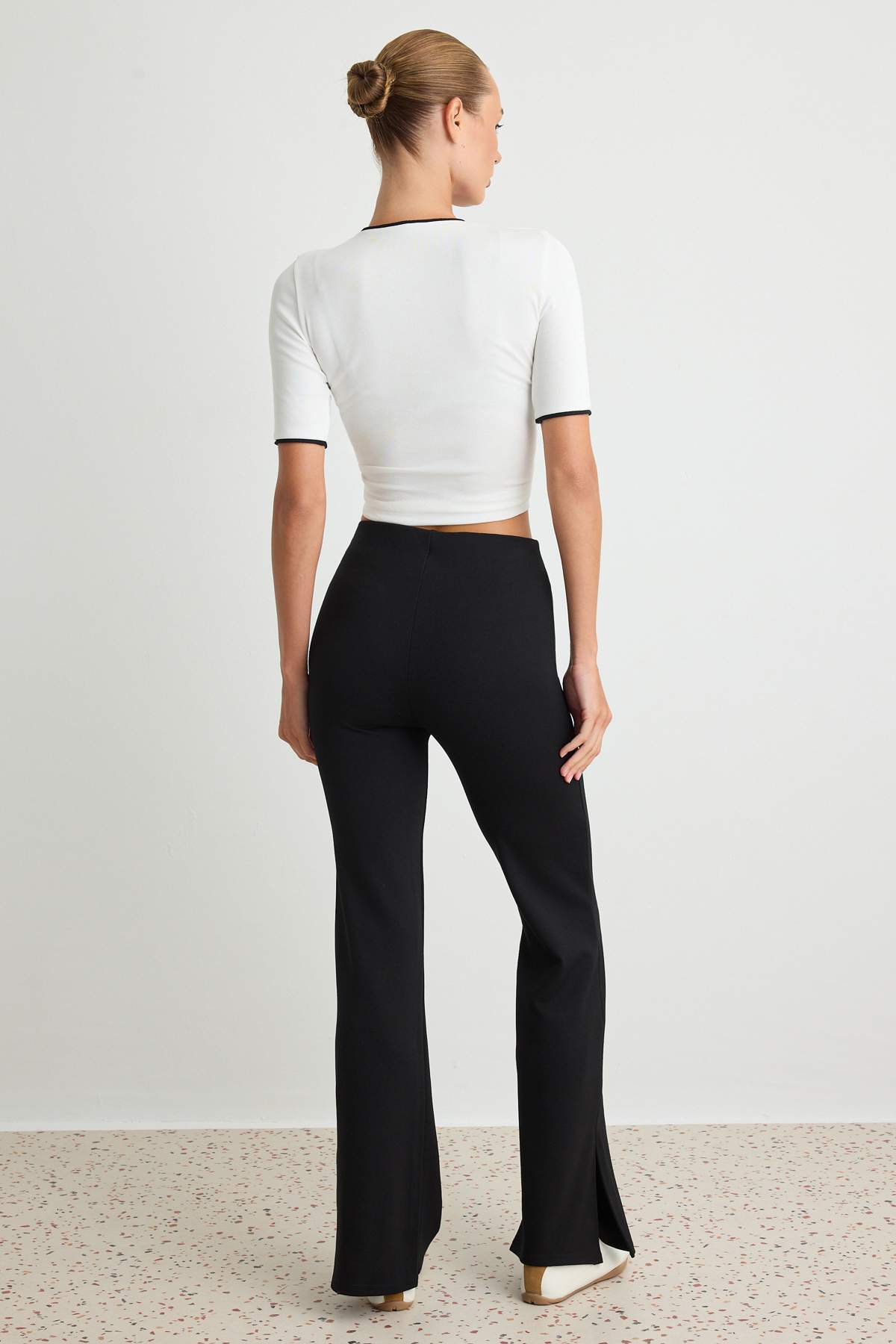 Pantalone TWOSS23PL00134 - crna [djesi-src-e9fe03b9d495d49288dc9cdbf622968e09172a1e591319666144564feb56c696]