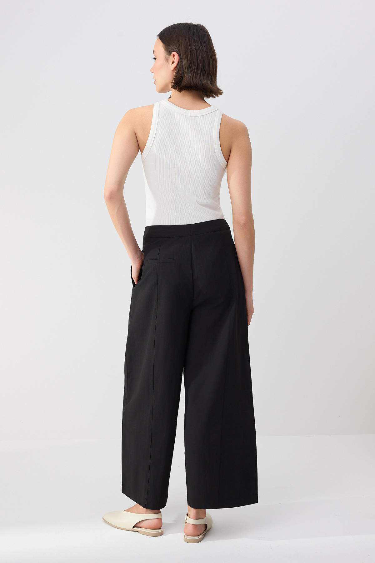 Pantalone TWOSS26PL00071 - crna [djesi-src-ff1941f0ae4ae22a1832ddc24930479893f255cf72edac8b60ac5dc5c57e5746]