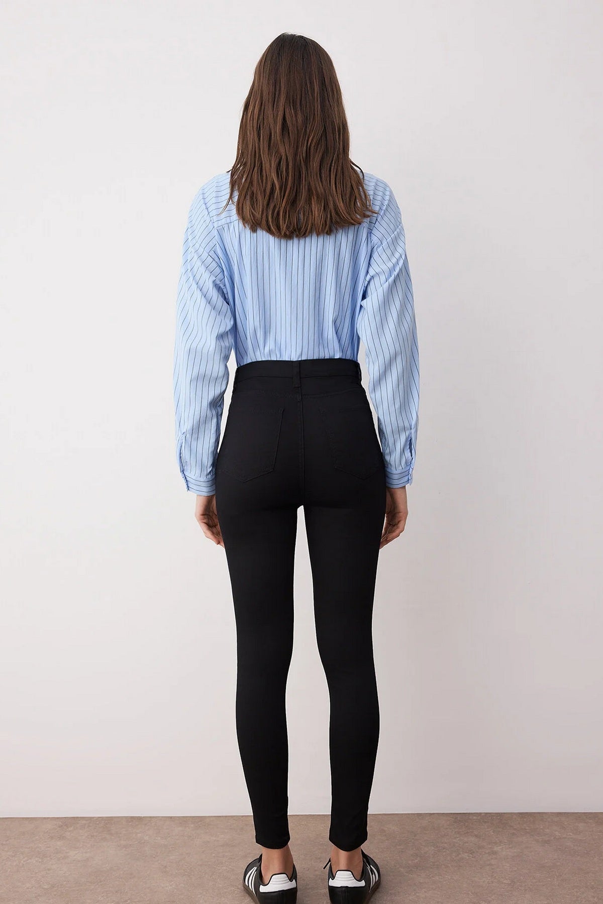 Jeans TWOAW24JE00264 - crna [djesi-src-048c29e7ba9f711782268cdfa81723662f361fd03f72ff6b82f02b3a29658872]