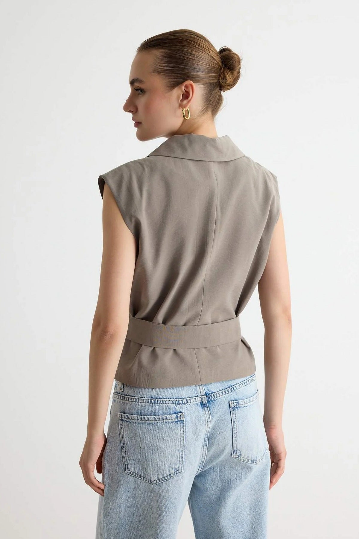 Prsluk TWOAW27YE00013 - khaki [djesi-src-8f2b7d8dae5bbf4690e0bf0c3aac78eae501c8a9835b3b7c29b1efd8dd83fcdd]