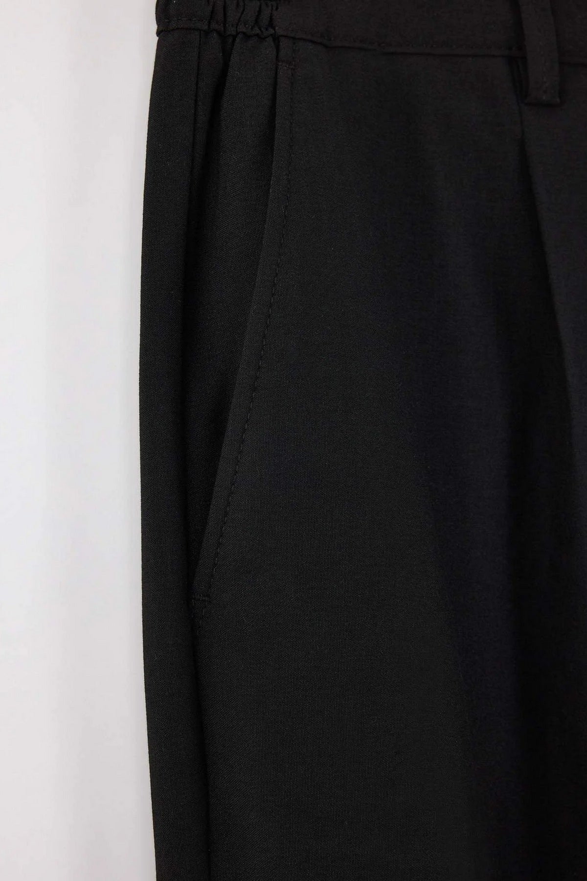 Pantalone TMNSS26PL00005 - crna [djesi-src-a9539a7e10204c50d82863f0123d461a561b6c60e9af096335ac91c9f4e78382]