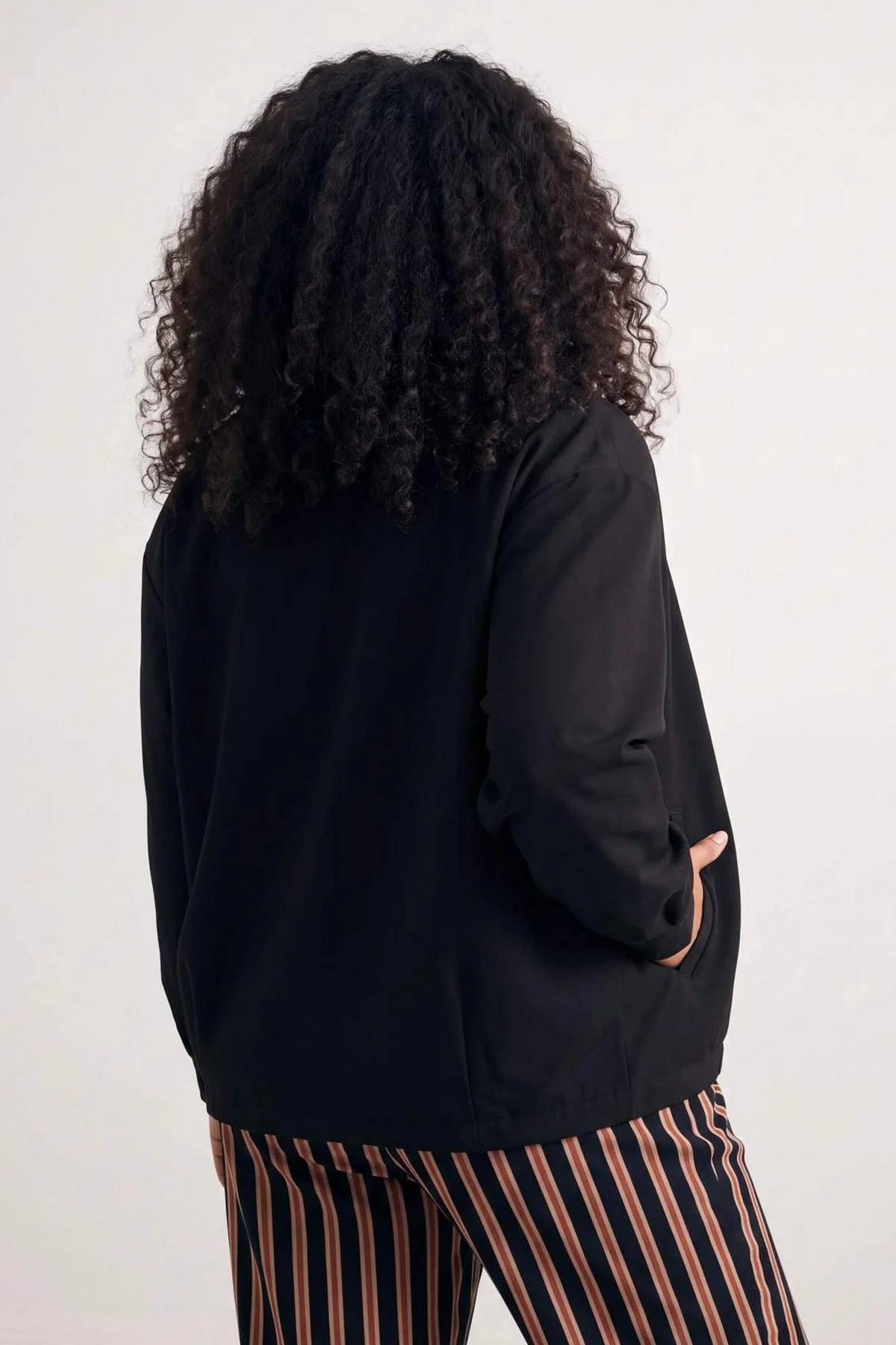 Jakna TWOSS26AW00006 - crna [djesi-src-a58c2f2ca465c58ce6714ab4abb2b3ad5c386f7484e20ba2bd44af969bbe0869]