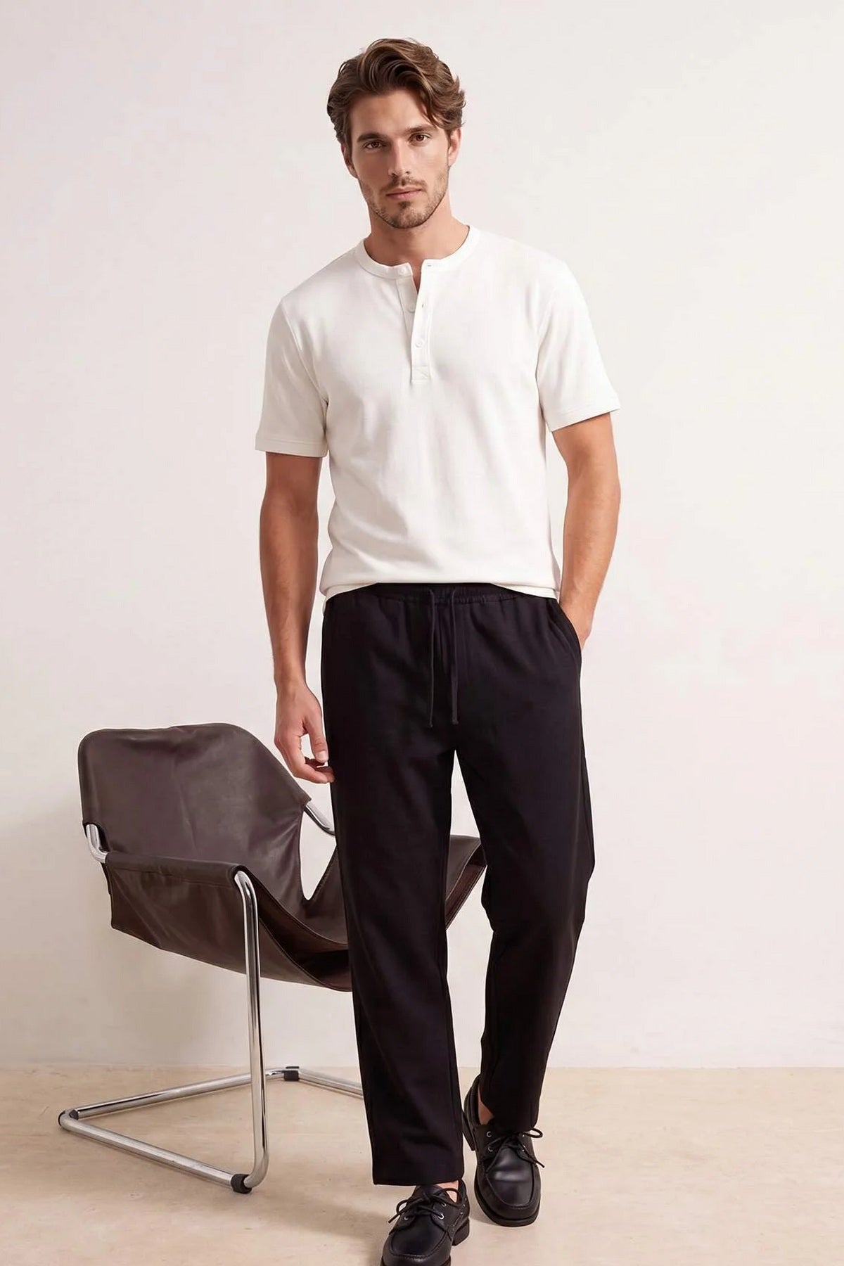 Pantalone TMNSS26PL00009 - crna [djesi-src-30138d756b2212a2d7b20b0378bfdcffa8b1d664e6ccd7aa6dbb62eeafd82803]