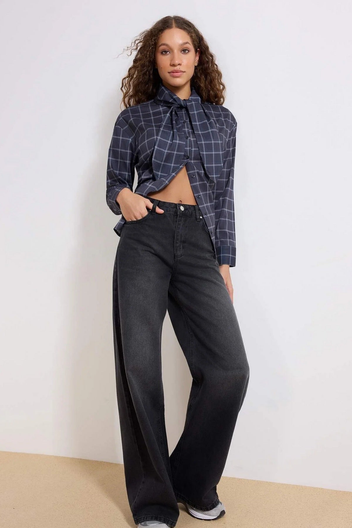 Jeans TWOAW25JE00083 - crna [djesi-src-9533c70e6e8f81d718965068ad2f8f9ed402caaa580d69028228ad14bacb3040]