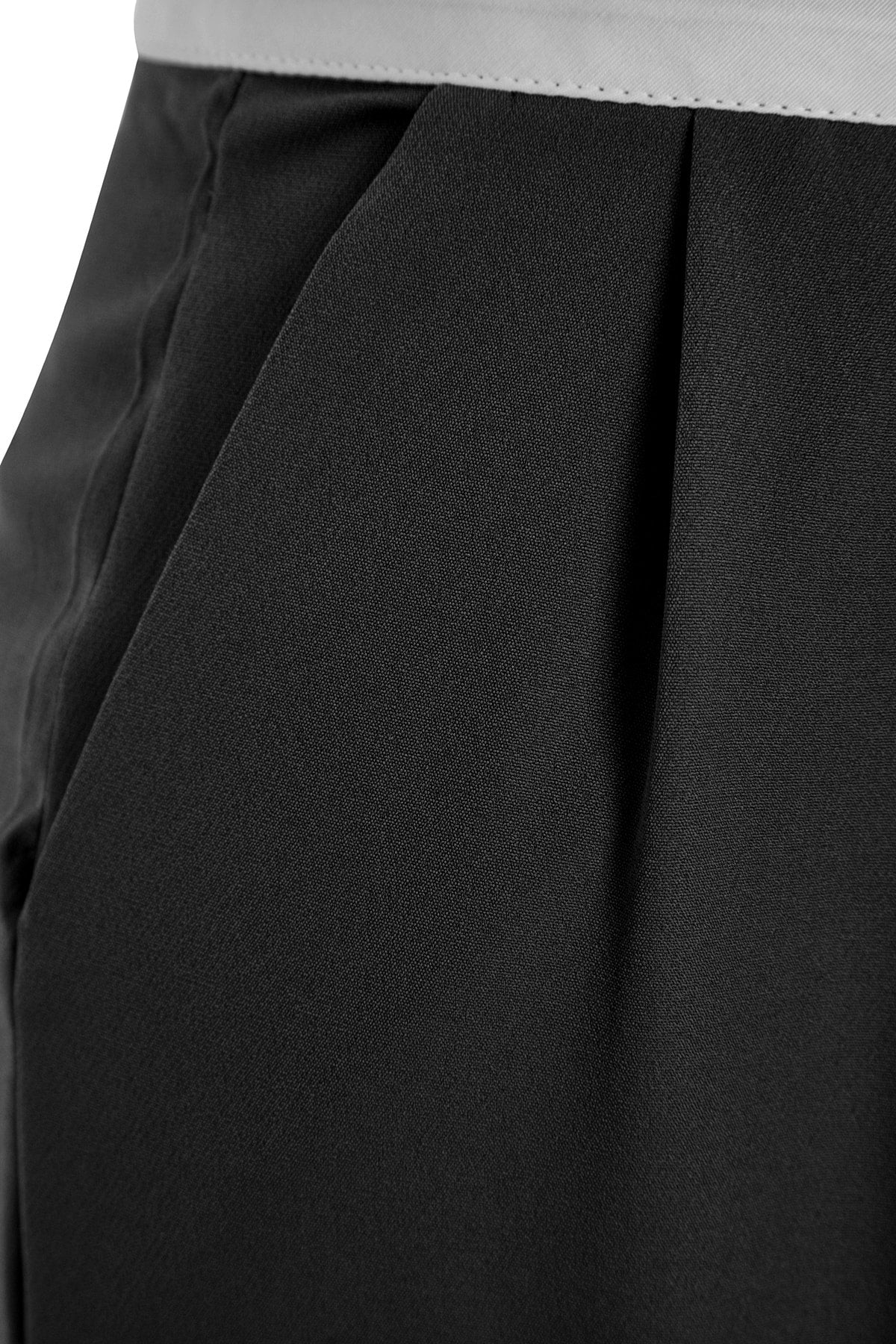 Pantalone TWOSS23PL00150 - crna [djesi-src-e4ba1f38634299cc30c7412ee754f6dcc6ee8417b27085d815cf51f487d434cb]