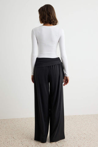 Pantalone TWOSS26PL00165 - crna [djesi-src-f90be13d88d0861bebe929c72ff737a18ec7ac708acf4578775127e43901d381]
