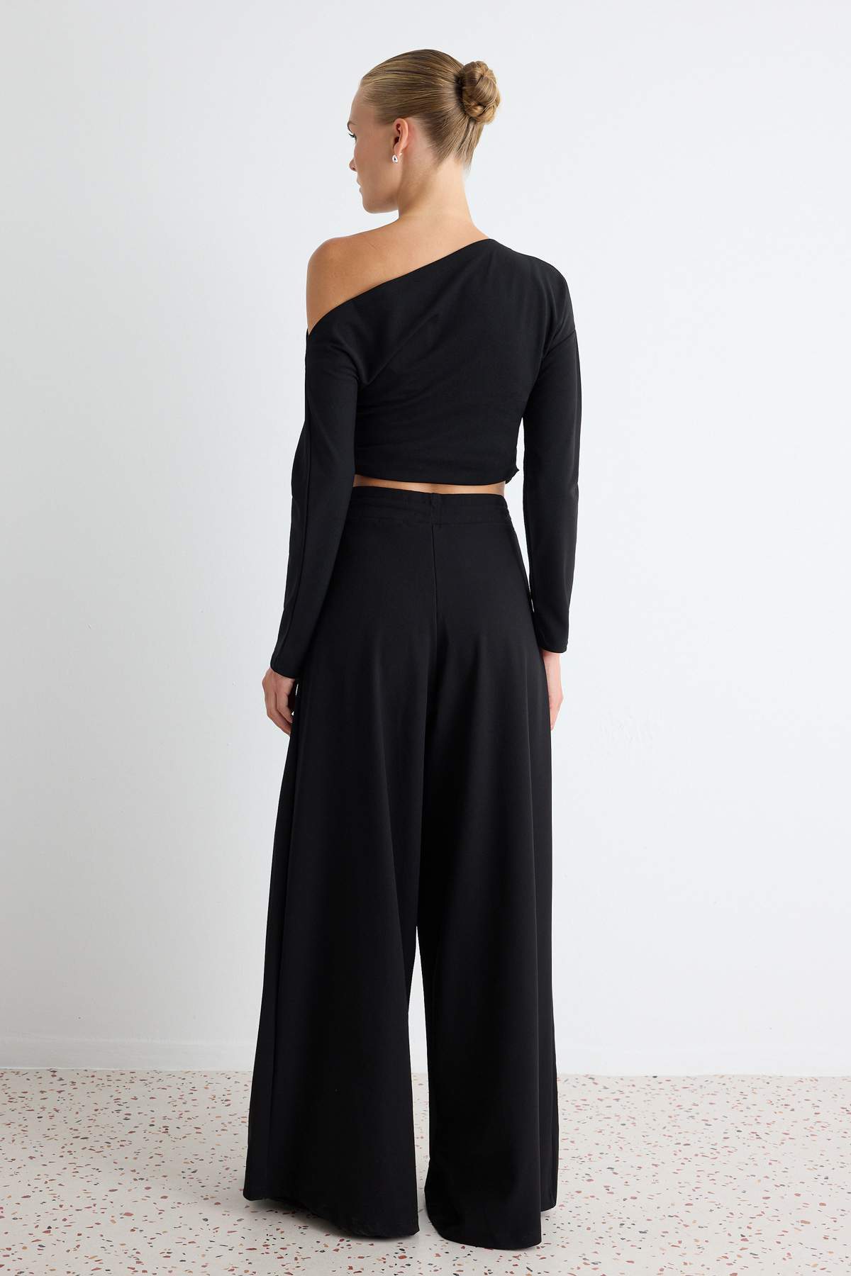 Pantalone TWOAW27PL00042 - crna [djesi-src-abd0777760846546c70cad361b174f707839c7b2ef8e32fea2969ea470f63398]
