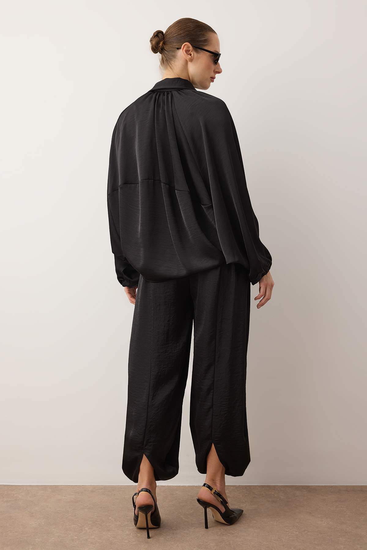 Pantalone TWOAW26AU00114 - crna