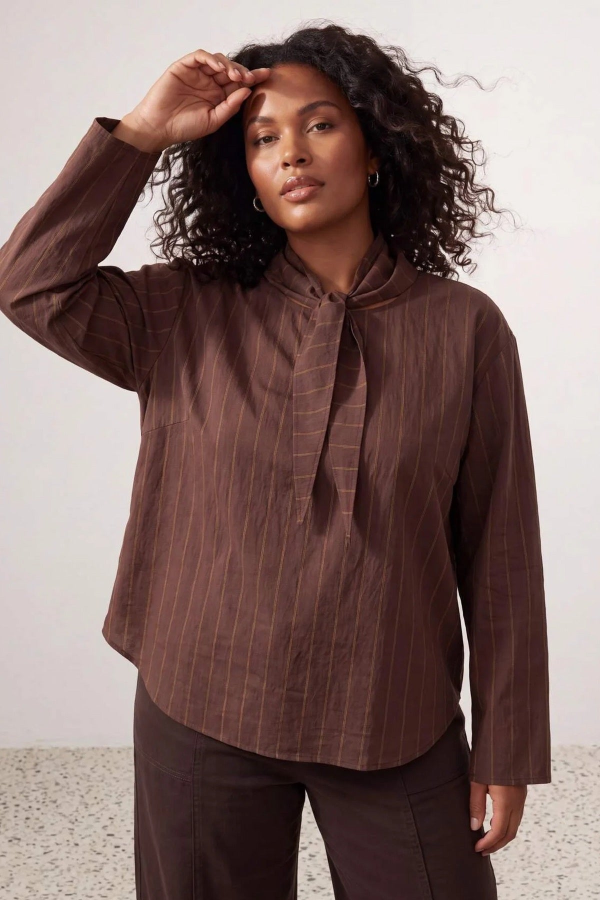 Bluza TBBAW27AF00074 - braon [djesi-src-a82ab0c2e9af67a3eb7d8f76785f1fa4d47f0a3602077d631d1c9fd91b3d8ac6]