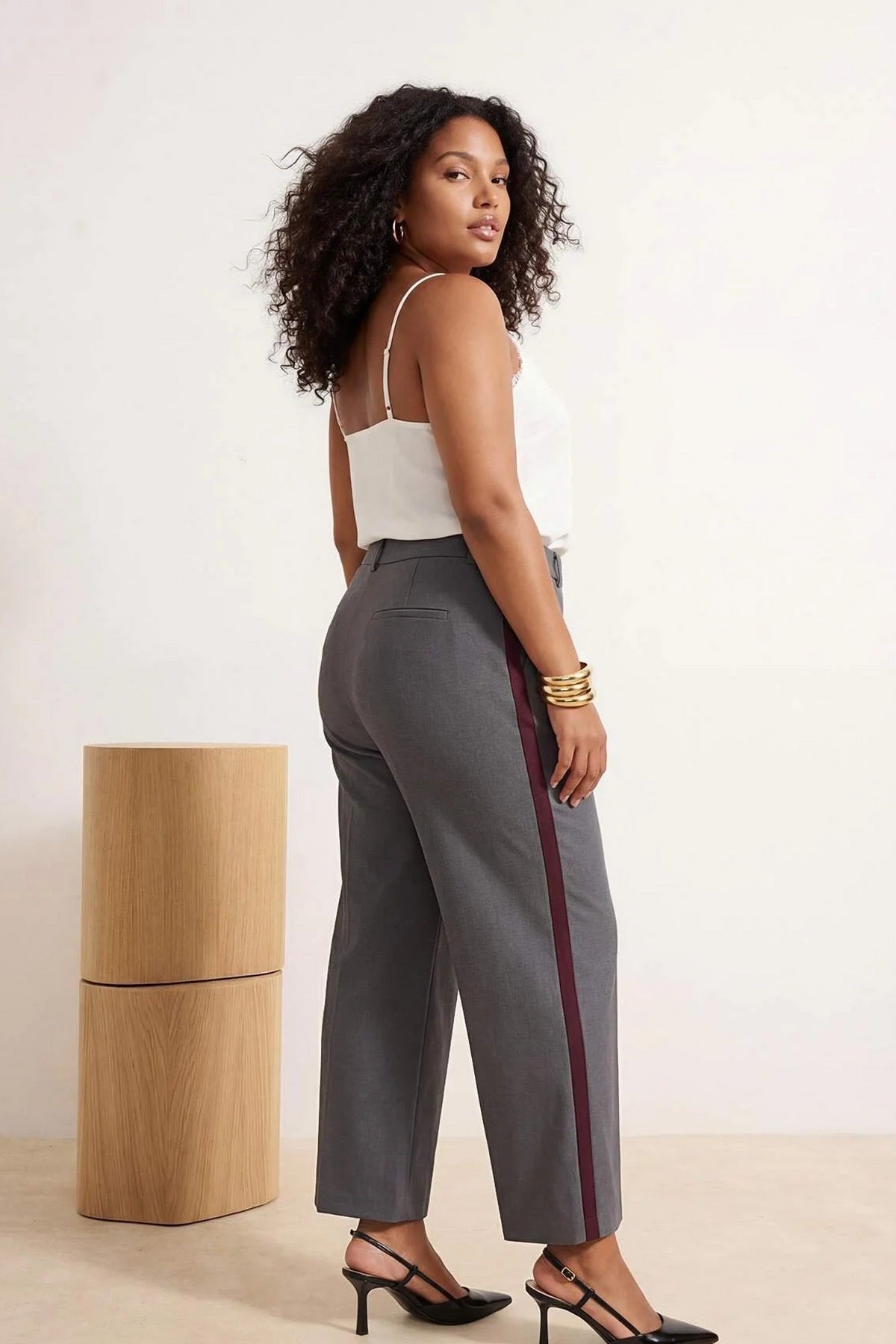 Pantalone TBBSS26AR00032 - siva [djesi-src-afa26f81781e9e091721102d39e8012cb6911f20d36b7fe4198021e04c5b5f8d]