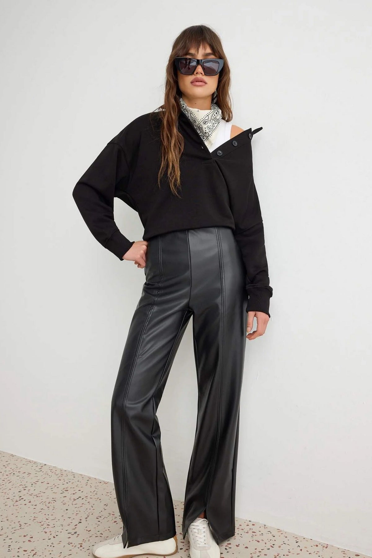 Pantalone TWOAW27PL00103 - crna [djesi-src-b9ff77df169d770bddb30479cfed870674f5e997d8d2c1e7fc74bed5d22f938d]