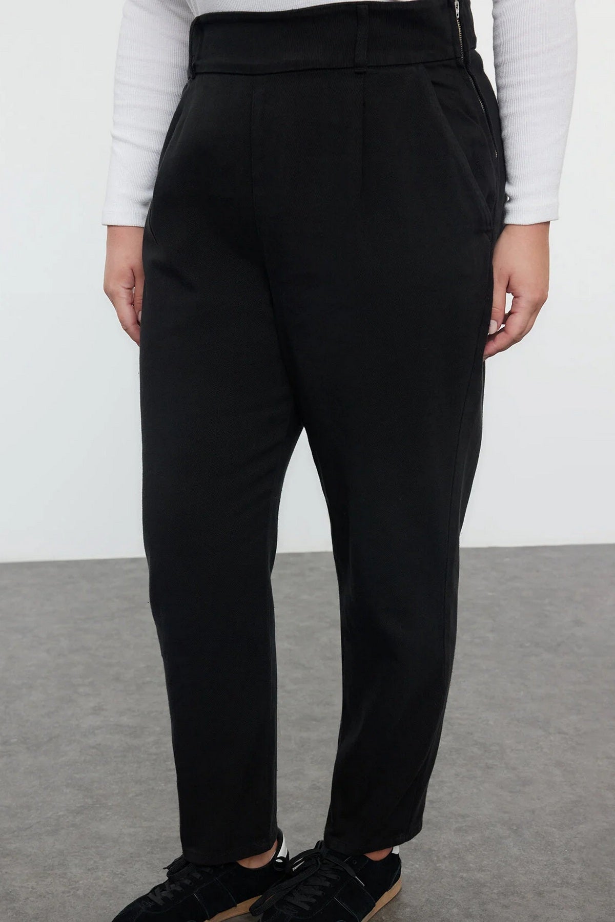 Jeans TBBAW25CJ00002 - crna [djesi-src-063c436ba2ccff64f6e8140f1c1a139fe7116badf9e55a32a2f41ff8ed73a086]