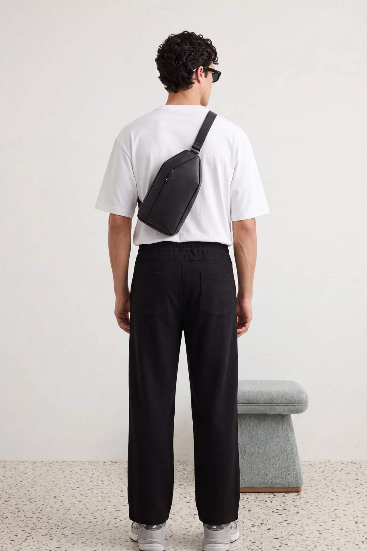 Pantalone TMNAW27PL00008 - crna [djesi-src-ca5e91168eb51596cd4de17acdd262be2b9f6a1ae6155152d935c7fa99950bb4]