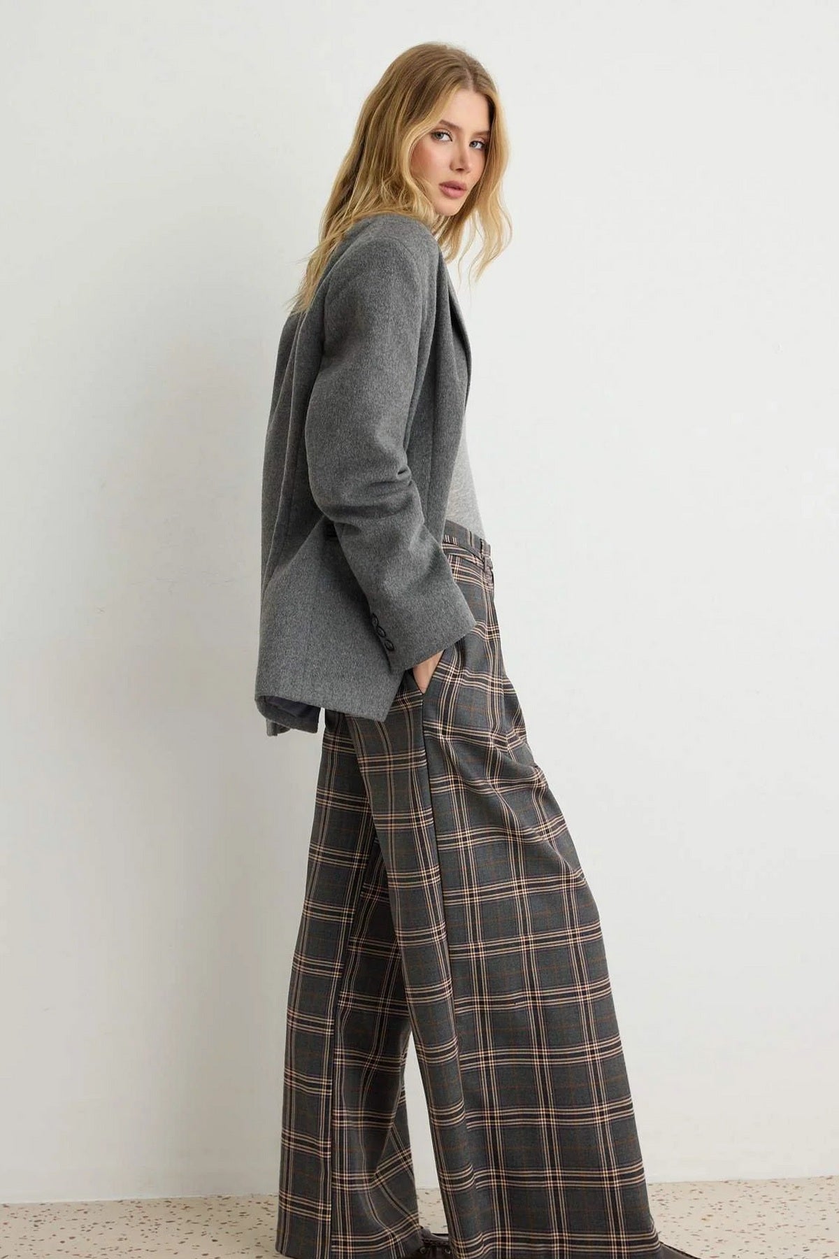 Pantalone TWOAW27PL00073 - siva [djesi-src-c7927921e2295dfd1a6d0666220f64ec76d9c6ebf0b4d6703d5c0a99b2e61ea0]