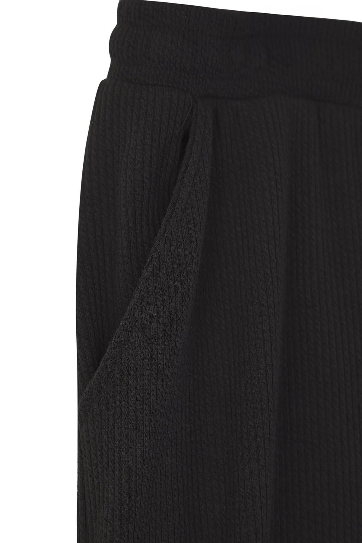 Pantalone TMNSS25AR00000 - crna [djesi-src-2ee34cc55c8066653c342cc4c131ced999d54dabf62fd8c491a305bbd8883699]