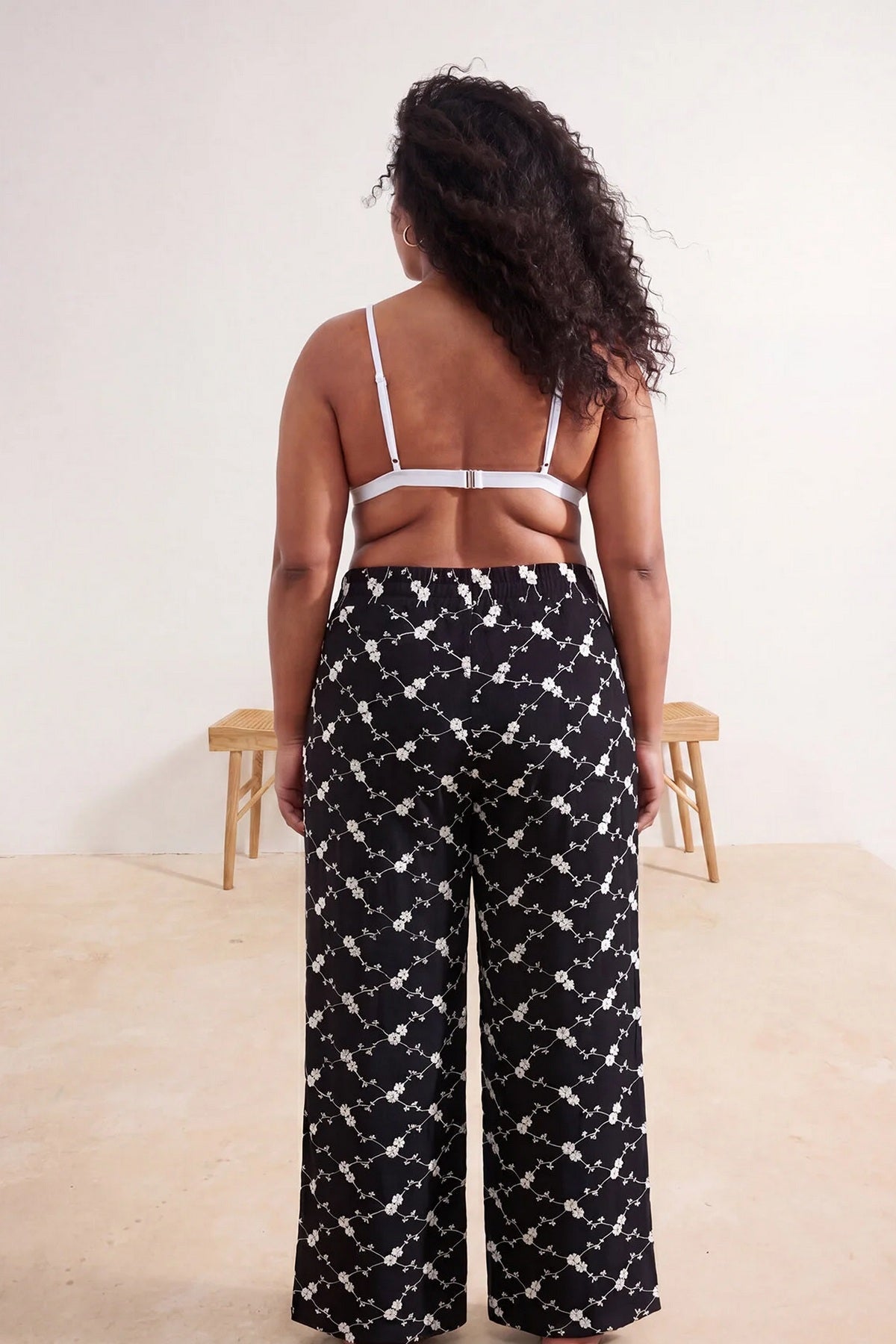 Pantalone TBBSS26AR00011 - crna [djesi-src-2b16b9513cae2306721c74676b74036fe27f8a01517e6cab95556c53f4b711eb]