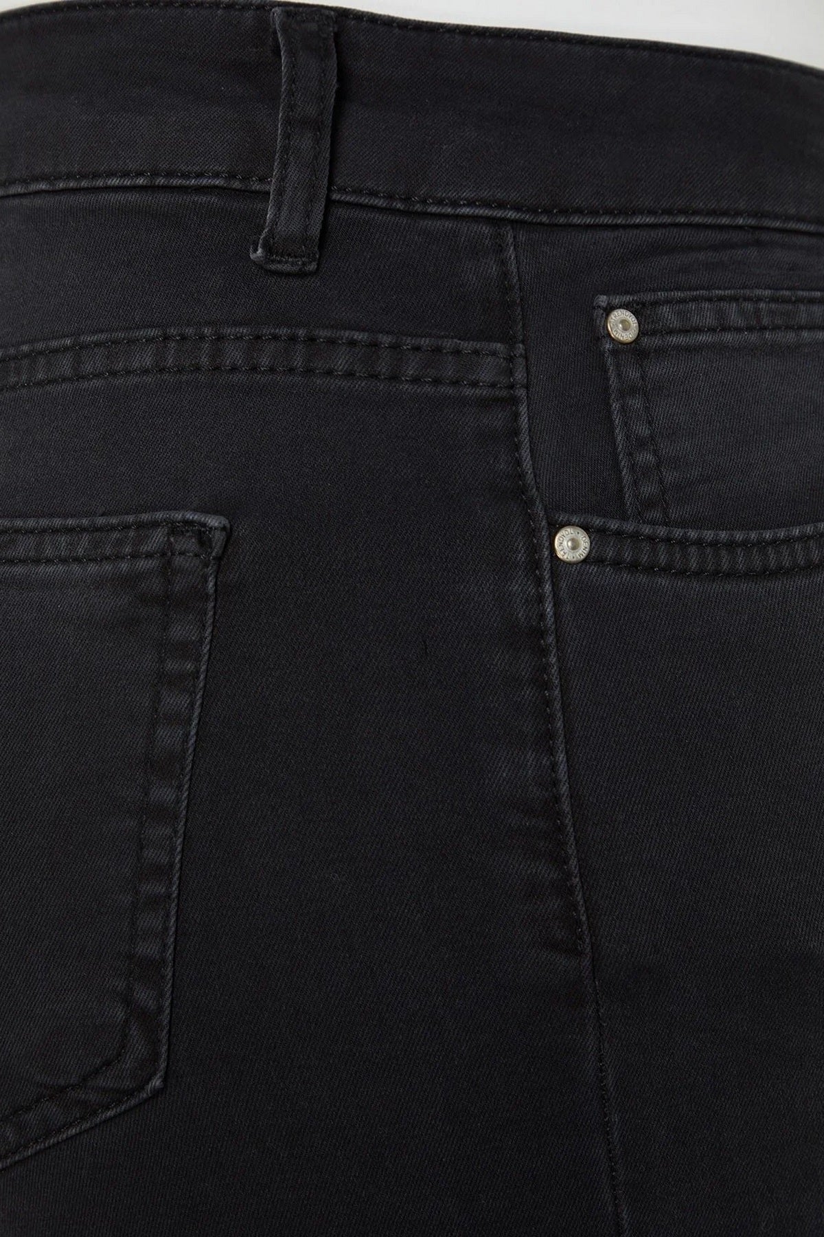 Jeans TBBSS22JE0070 - crna [djesi-src-17661e48172ee2512f921393257686cbf0b9582c518061d7d8d2c9bfcd179167]