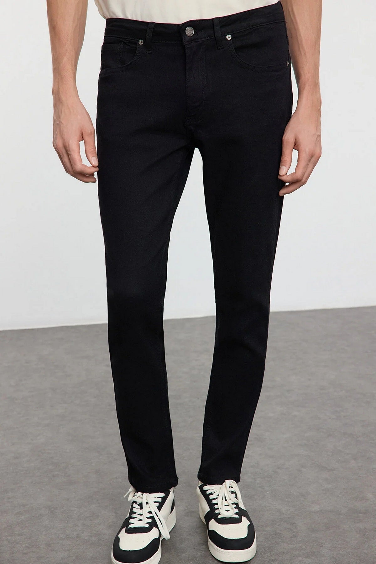Jeans TMNAW25JE00005 - crna [djesi-src-a2f419ddfb191ebde3c9df90a1d136e0d6f4cc555b2ea74814d767a71df6928e]
