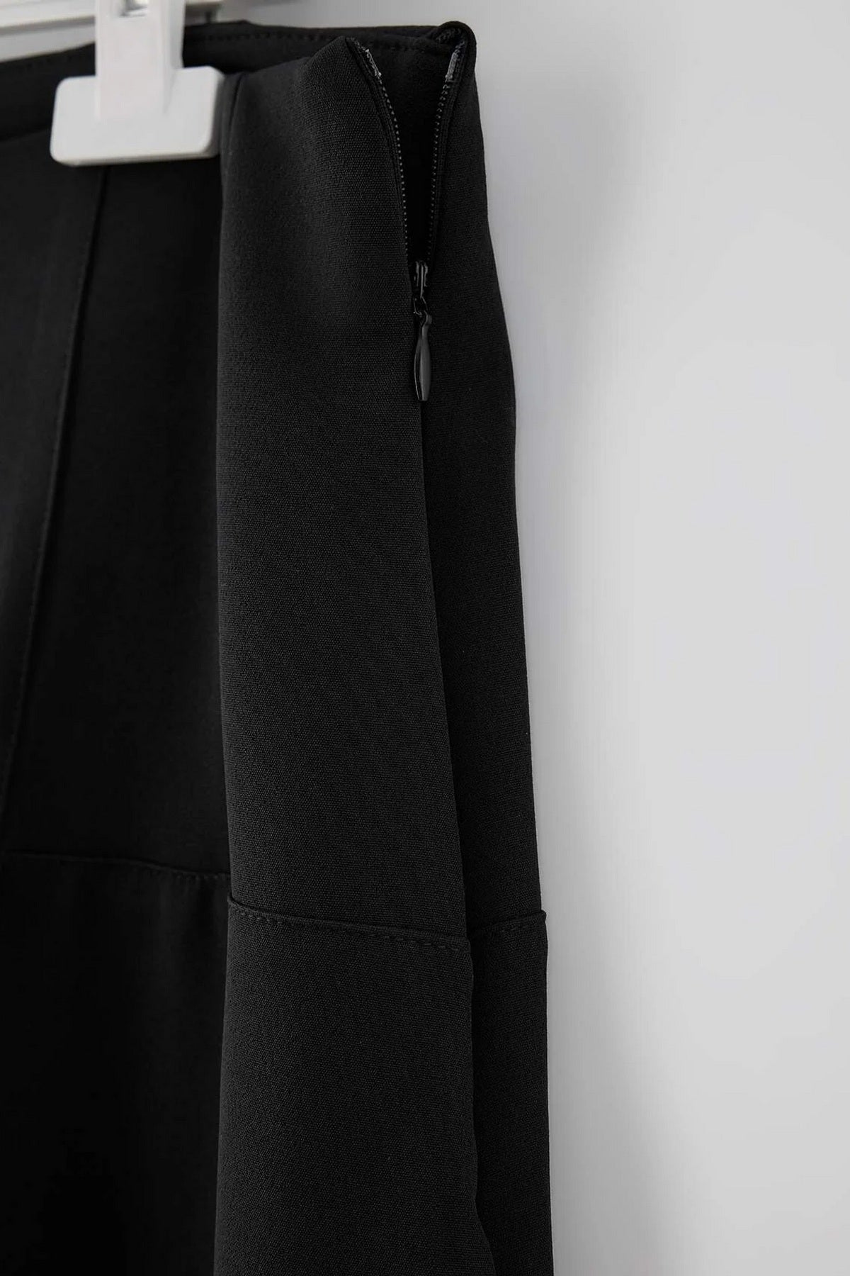 Pantalone TWOAW27PL00063 - crna [djesi-src-1ca9926e20608985078439ede33b4afe99bde787568b897aca4e753000e7634b]