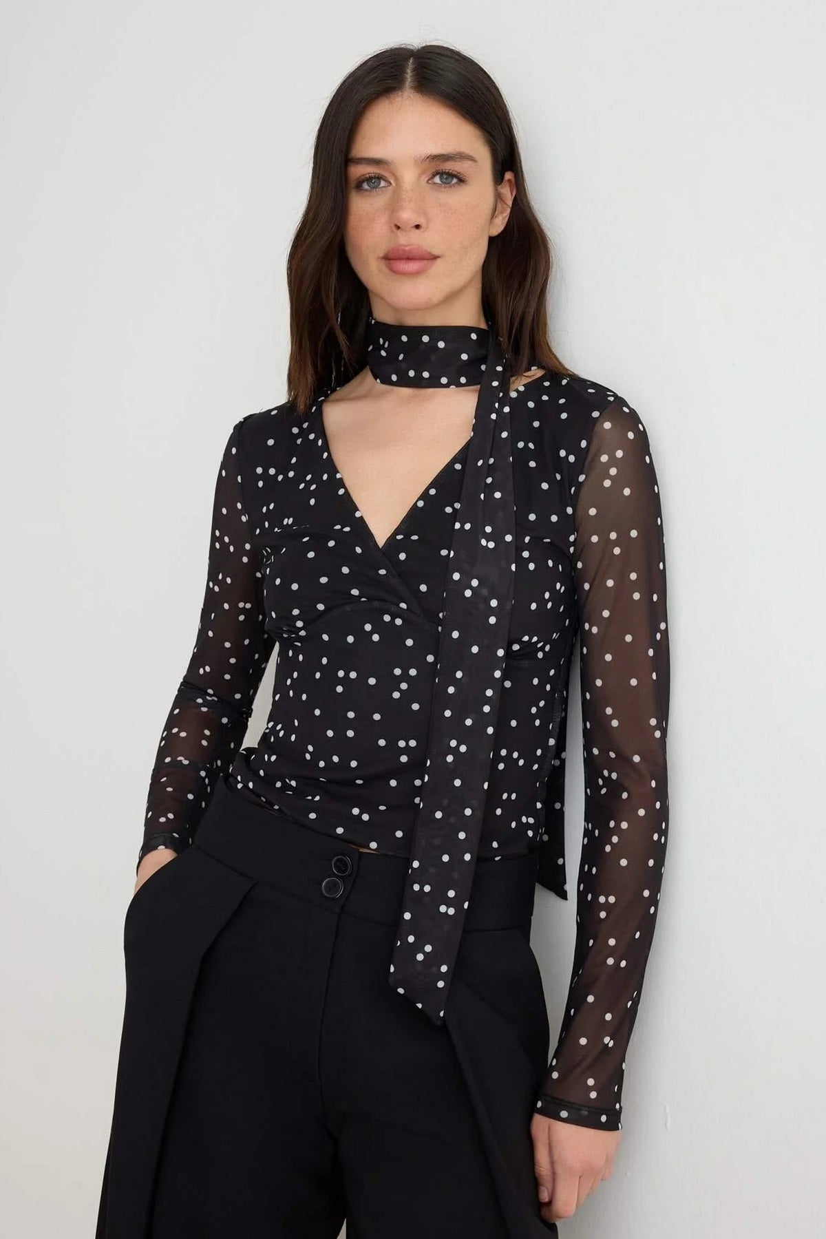Bluza TWOAW27BZ00383 - crna [djesi-src-65f490130f2948a4082ef8f0a0eac9960bee80d1c7ebef026ac96ebf55d26ba4]