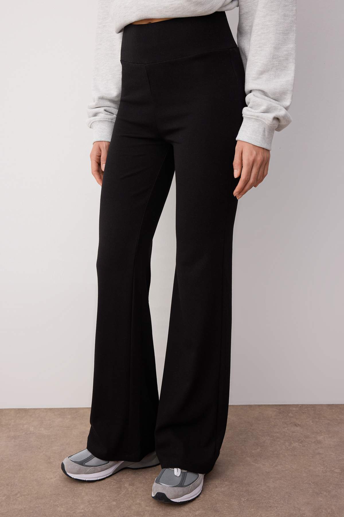 Pantalone TWOAW26PL00057 - crna [djesi-src-36c395c9d4bd3b2935b82db6397f6c03d0d8cbadd638a1116da26747661b73d1]