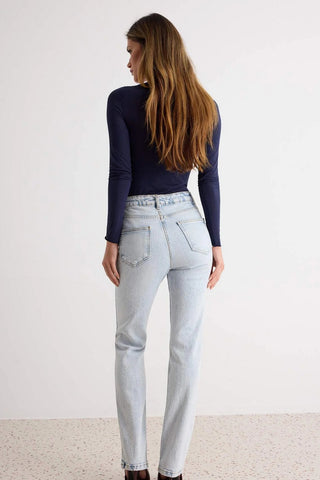 Jeans TWOAW23JE00657 - plava [djesi-src-32de29795a0ea17ad32fee755bb62662cd75e7634fd16b1ae9973e01bf9e1e0d]