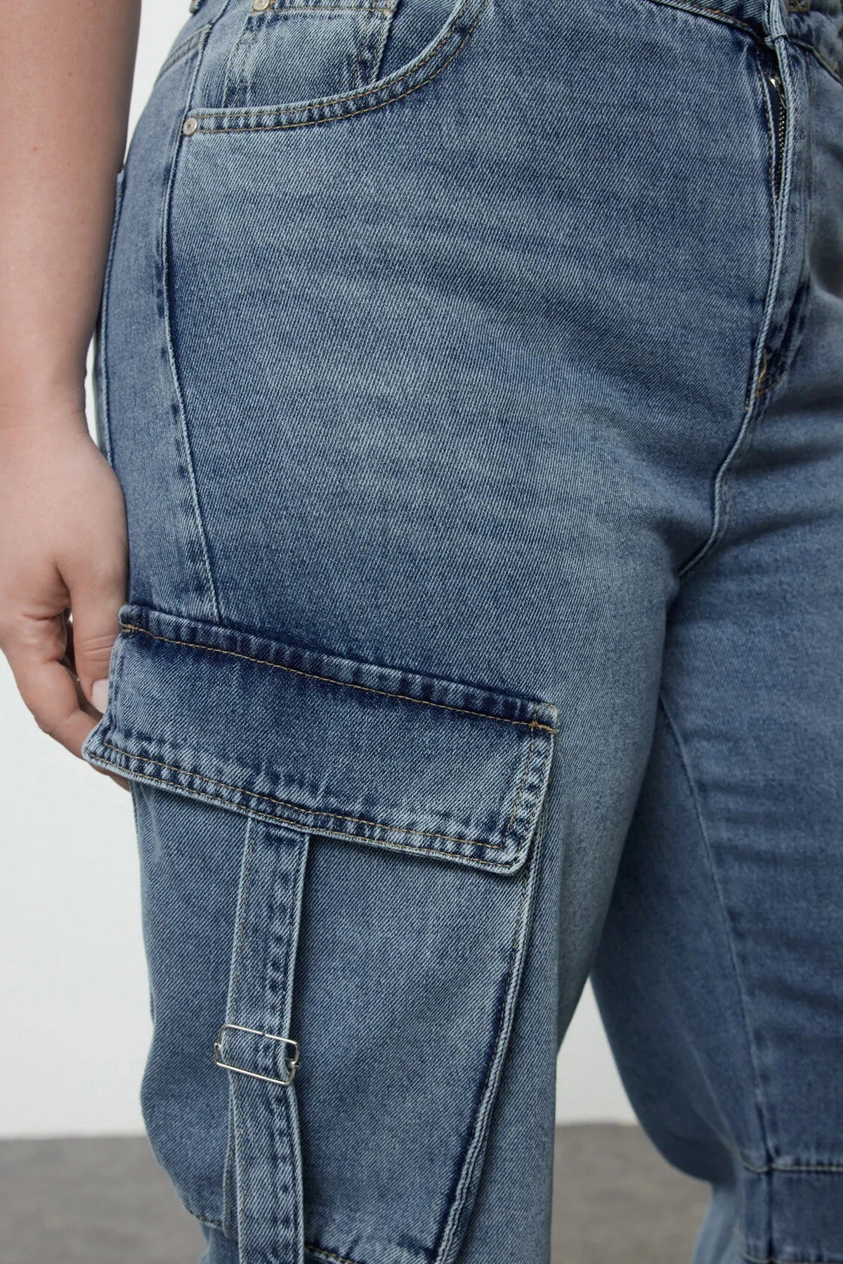 Jeans TBBSS24CJ00056 - plava [djesi-src-7ee6bd5fe86d4a3c91a20e8fcd3ac4a57f913df290997b8fb3c67185bb10ee85]