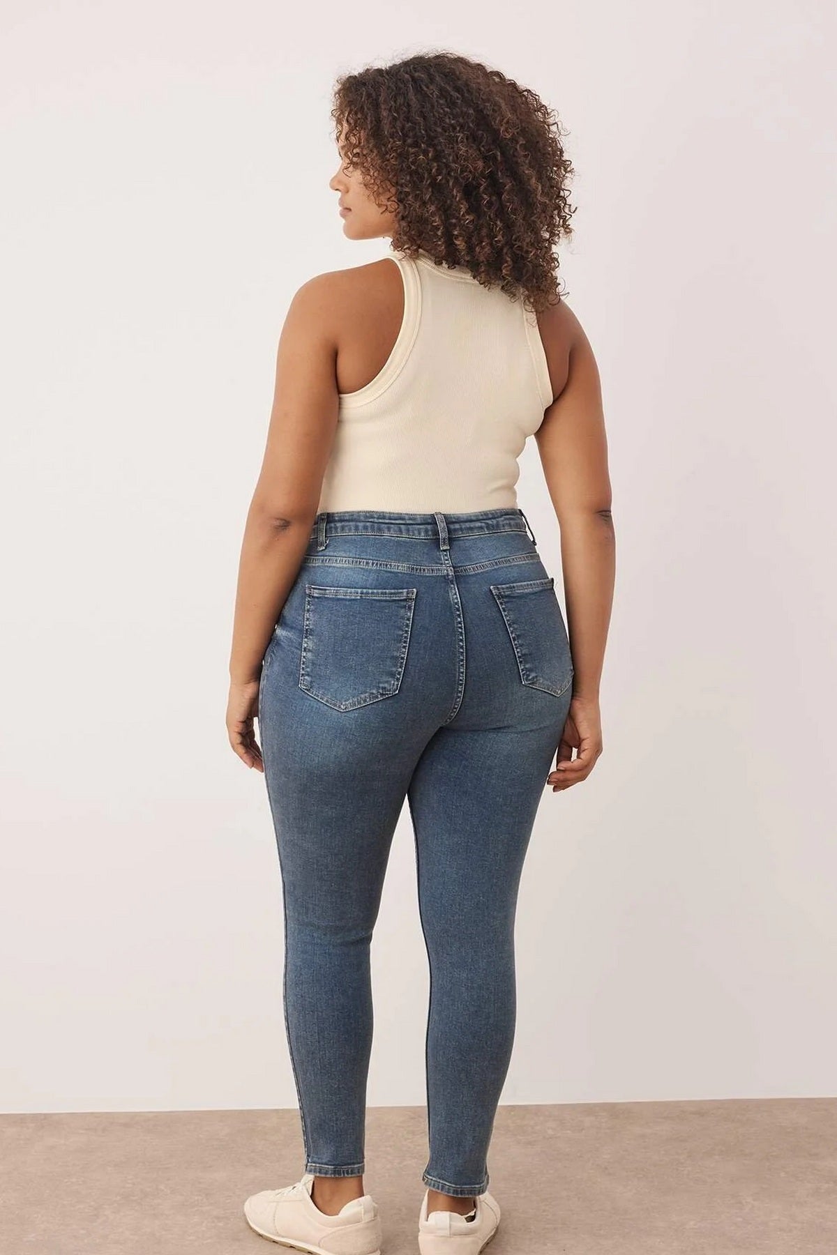 Jeans TBBAW23JE00003 - plava [djesi-src-ef0baec24d56576ea7d2809ed5e8dc4dd60d966c4569796d2656bd14e21a5eee]