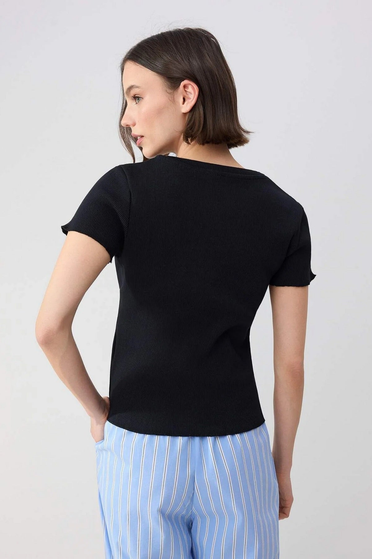 Majice TWOSS26TS00154 - crna [djesi-src-bec5e5ba42cf12c0c114a4bef4e69e0b6fc9da57e06f9bc0b9e10ebb6fecef26]