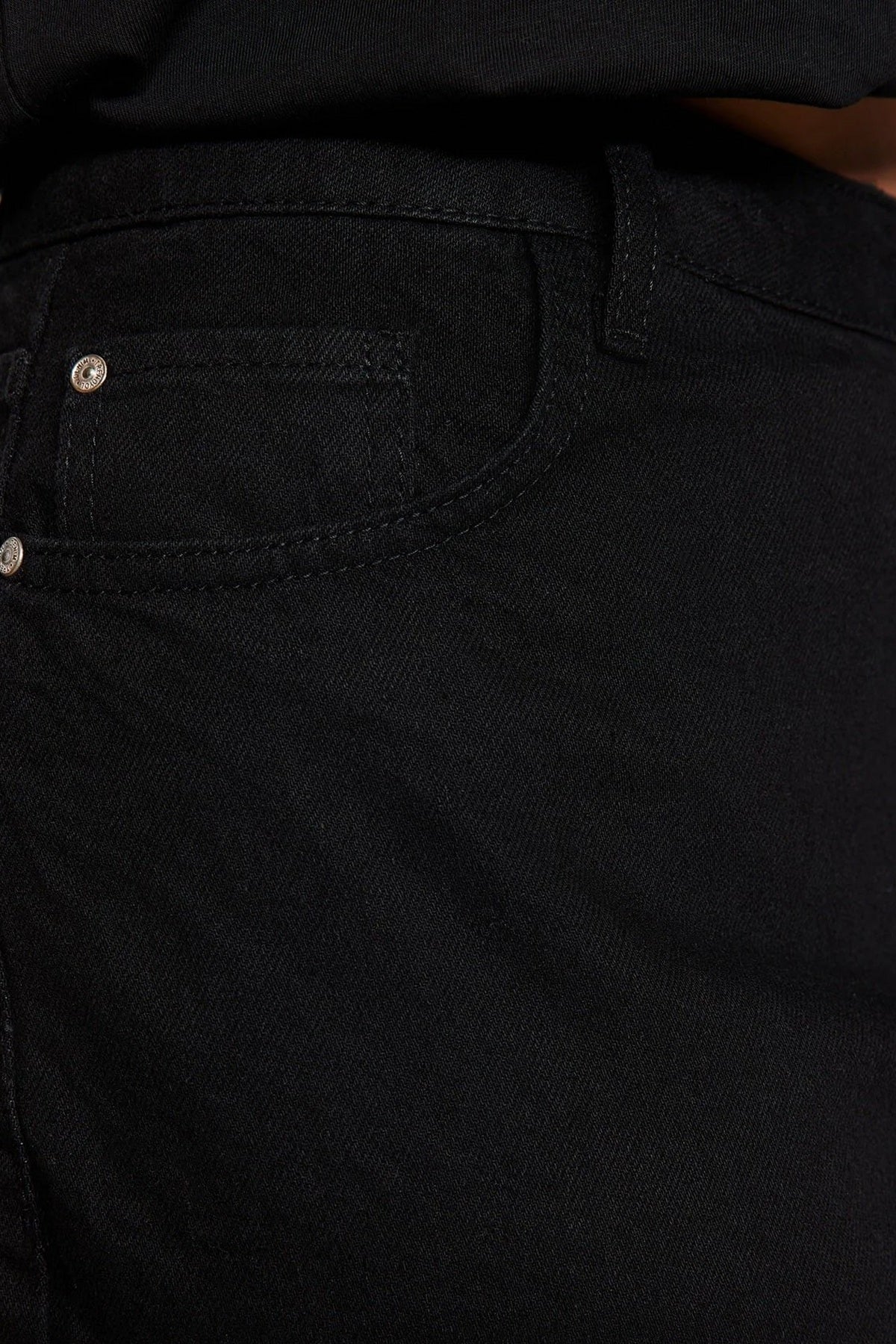 Jeans TBBSS23CJ00038 - crna [djesi-src-d2a71574b7126a8495be23b4a6568312785369f11bca1a149946159e6b9ef480]