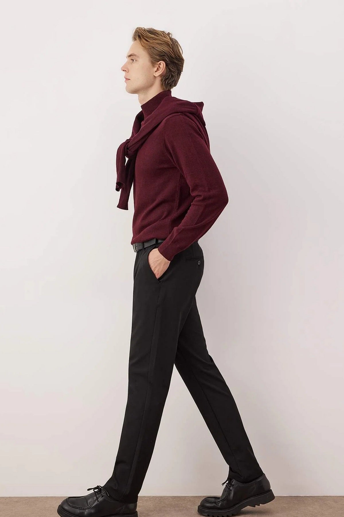 Pantalone TMNAW26PL00025 - crna [djesi-src-3f5eb4959093fdec8c81b2afbc6de741b7b5304339a6b9d6b225dbae70b0f208]