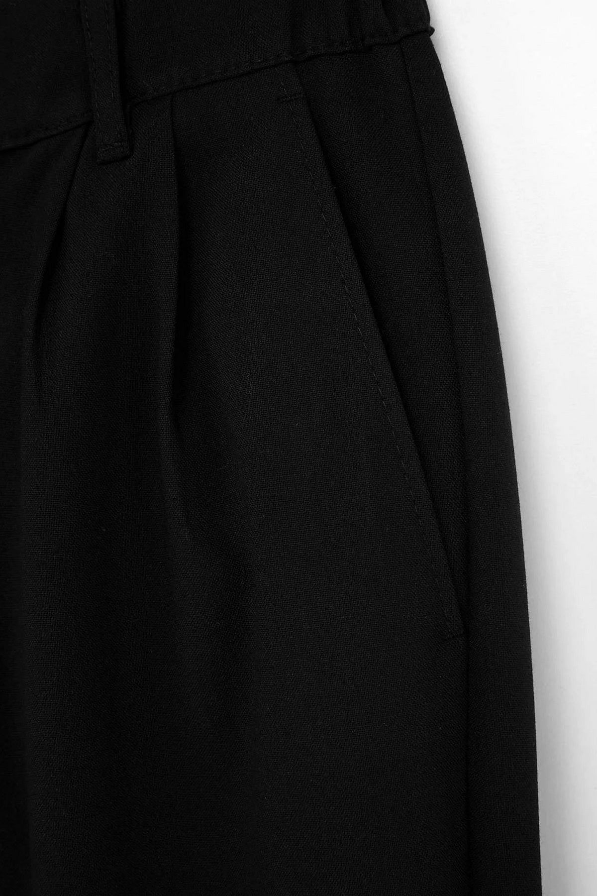 Pantalone TMNSS26PL00025 - crna [djesi-src-6adaa81f9f794775341562a5d852a0b84dc54f674aa6b97f0e0197134a04cb61]