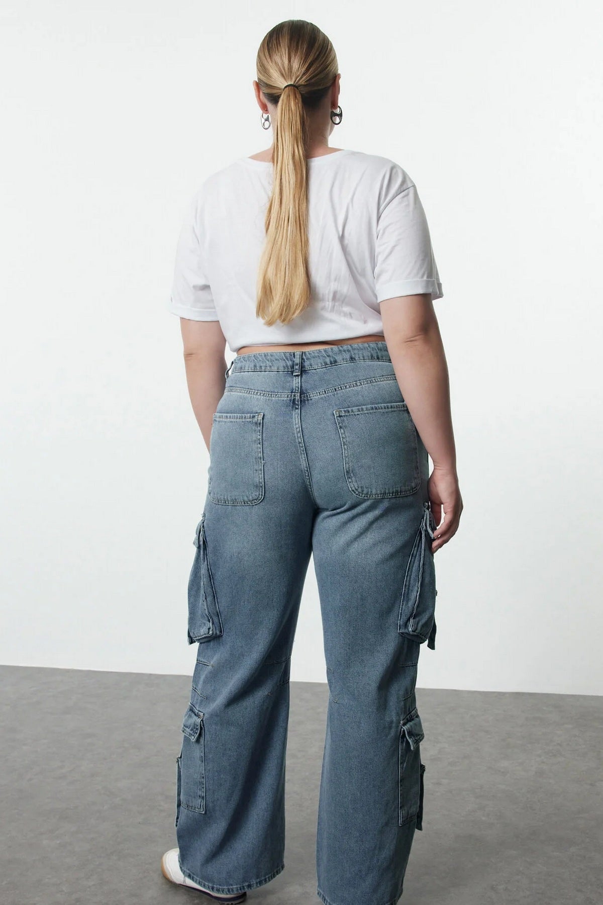 Jeans TBBSS24CJ00056 - plava [djesi-src-cbb3a6328cafa4b5794f20f89be1fc85e5dc856f264e2fba1ed41a09f39fd241]
