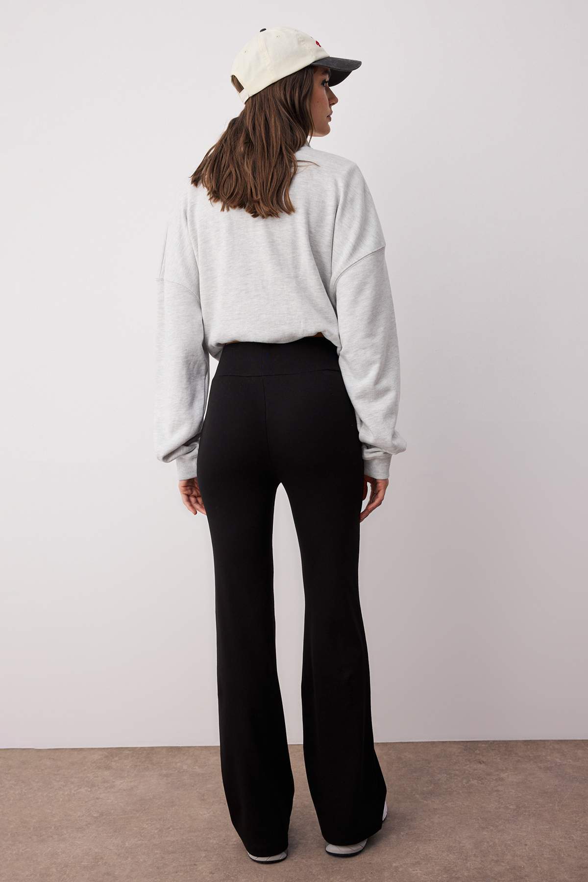 Pantalone TWOAW26PL00057 - crna [djesi-src-7455590b7d0d498063515bb6a31c31c857717438e45658f6e6d65b0cf3bfc717]