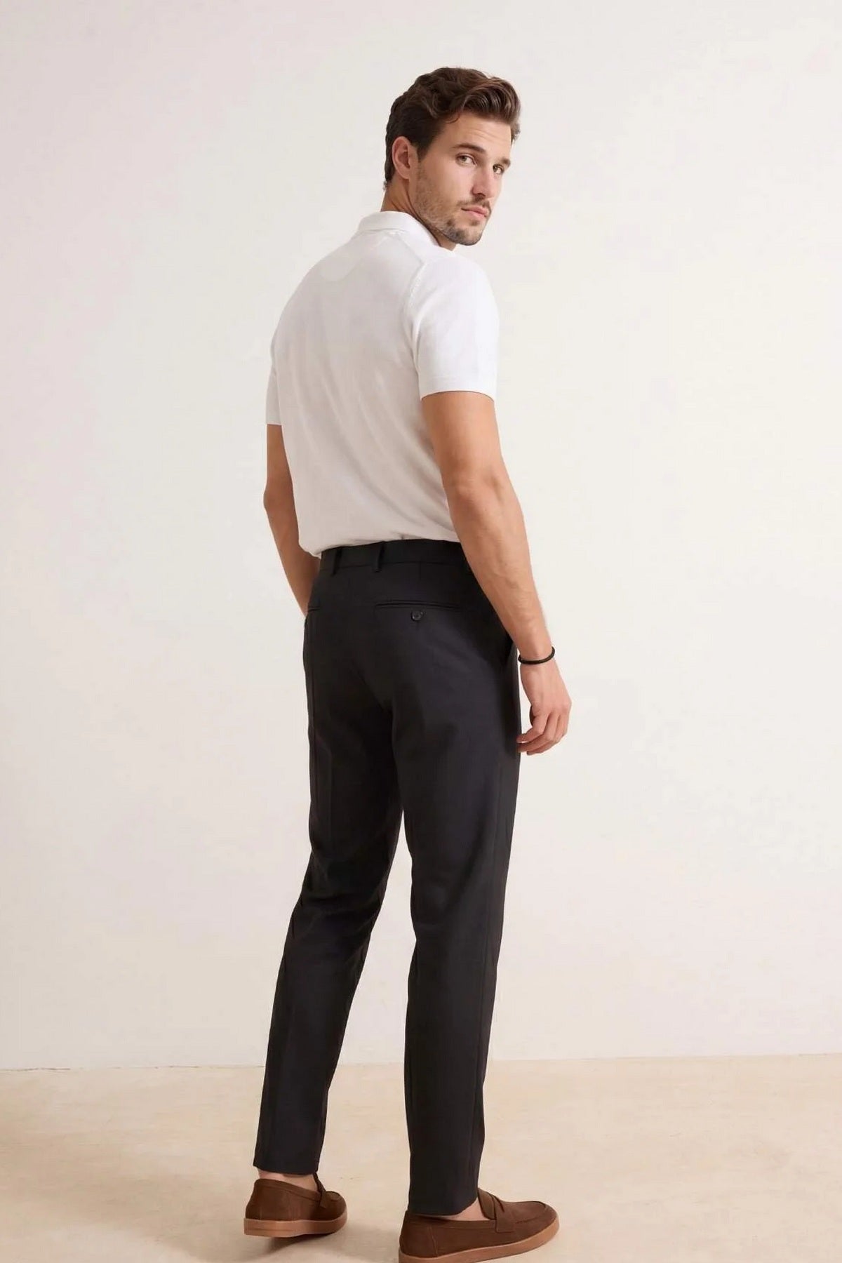 Pantalone TMNSS26PL00013 - crna [djesi-src-5c54624c7659253ff77b014bc667e7b47098fdd2685fc6fb01e651f741c2c401]