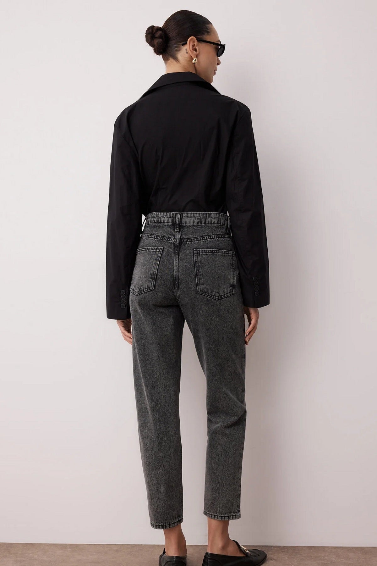 Jeans TWOSS23JE00067 - crna [djesi-src-481fa76c6be9f1b4c3b453f72916d4bd19ed98584c192688b6ea805460ec4ea5]