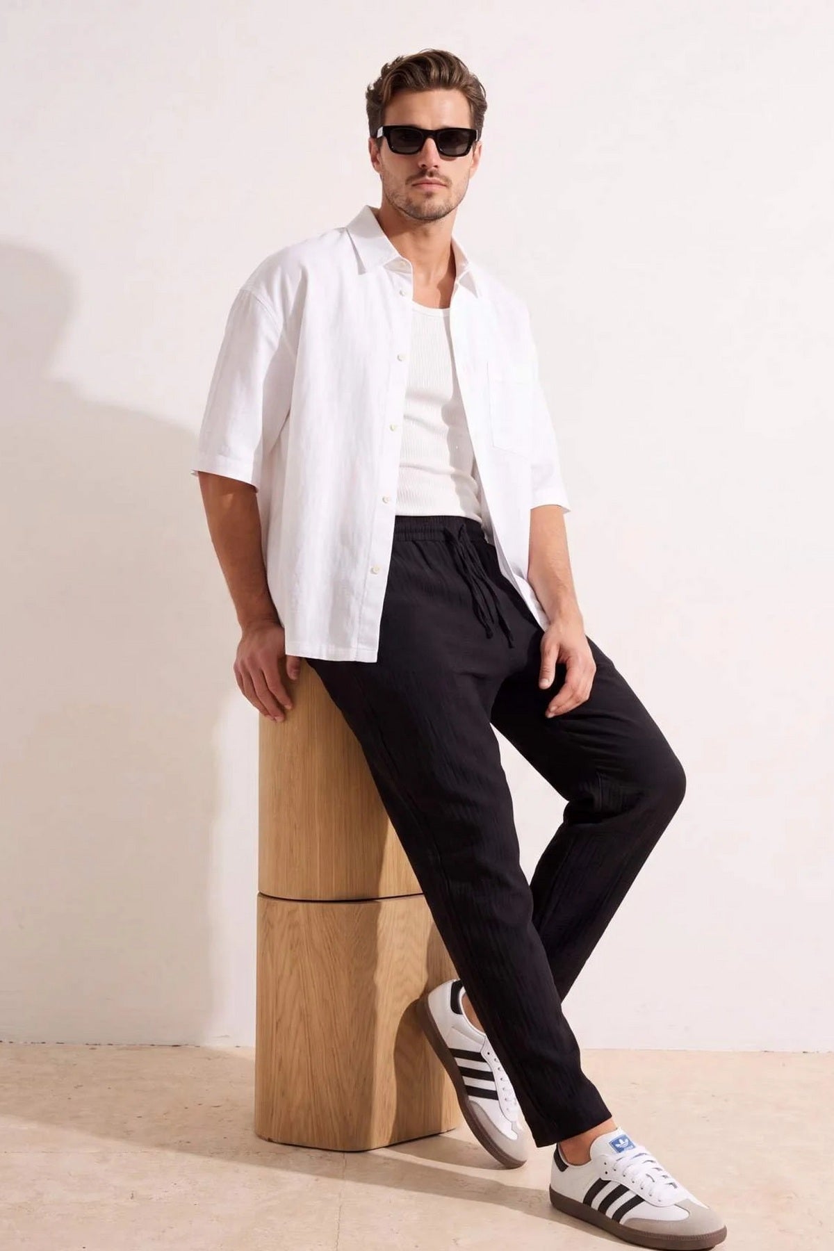 Pantalone TMNSS26PL00042 - crna [djesi-src-fbd8098a899b6d9b22e40bf8964ea63e9deac3b60733a350c5e11f143a0d8a77]