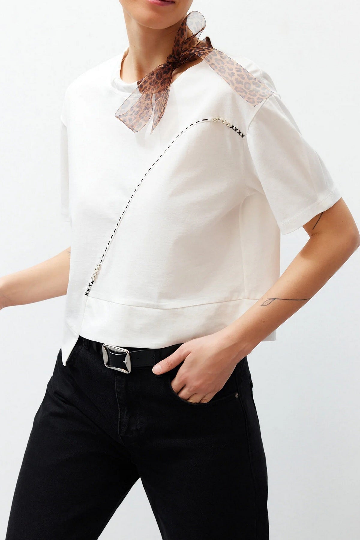 Majice TEDSS24TS00001 - bijela [djesi-src-9bf4d8b45c19f951d1cf11a3dc6e10ee6206914f442e65de011e47ddf49c23d2]