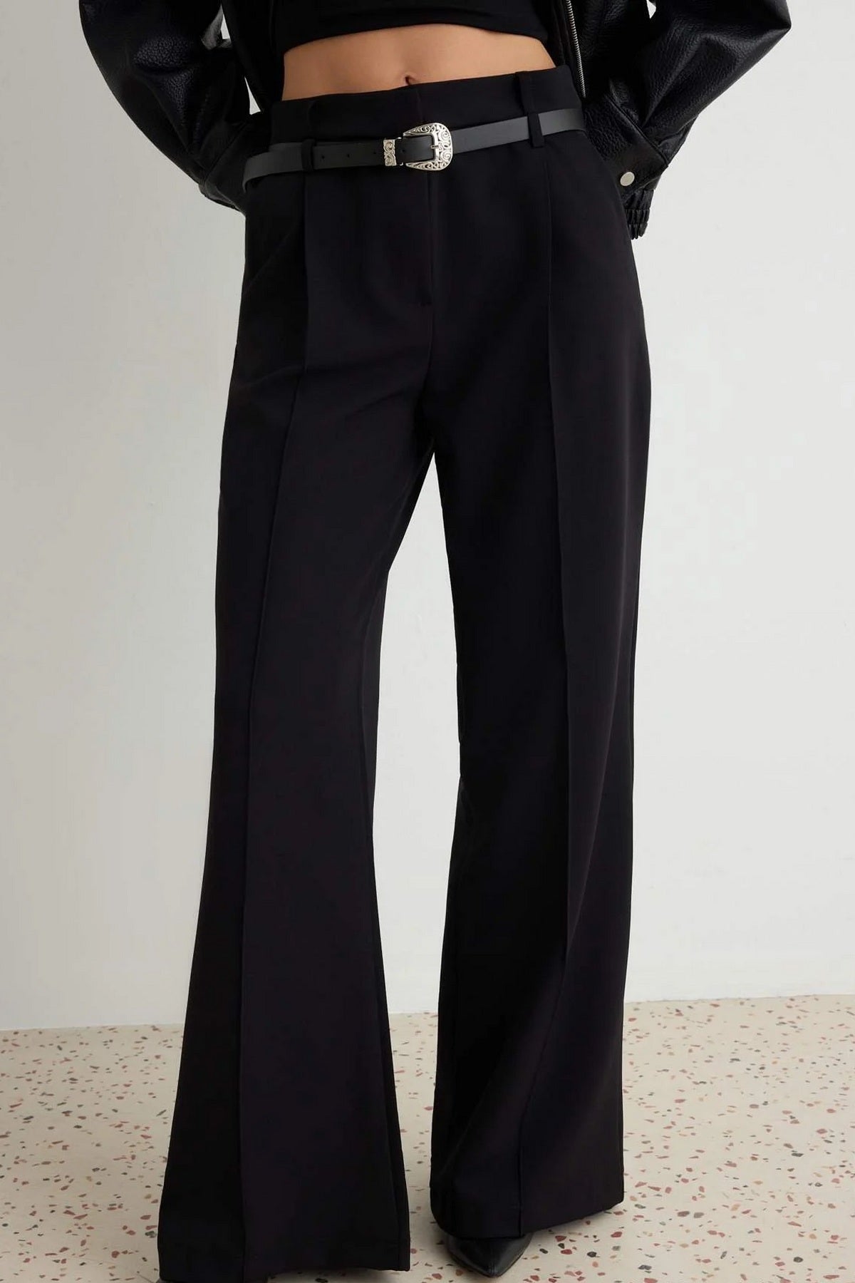 Pantalone TWOAW27PL00056 - crna [djesi-src-fae0281f9768ba2b96e4e50c6629945f31d752002b56a150b9f63c047a3f9e5e]