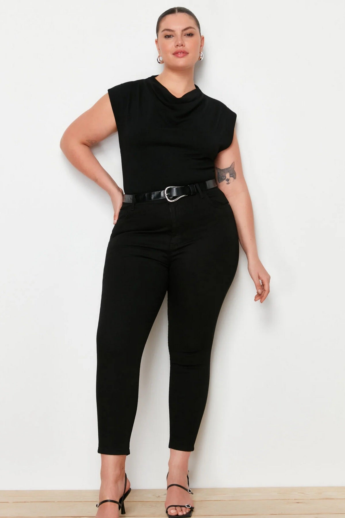 Jeans TBBAW23CJ00061 - crna [djesi-src-0bfd1ce5915fcd10628180bc0270d2bd103636a6be7fe53f1b3b189edd17793a]