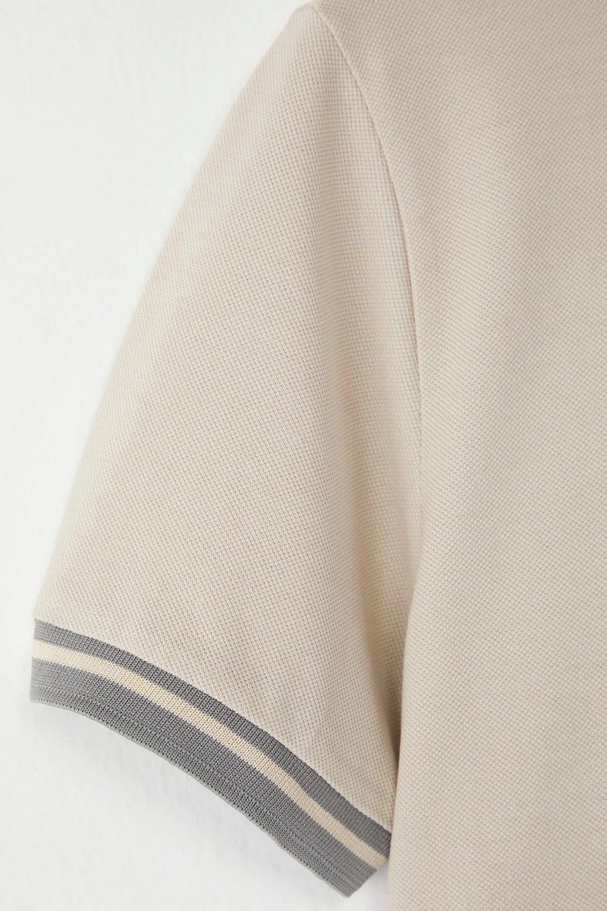 Polo majica TMNSS25PO00048 - kamen [djesi-src-14d8358b21f3aa3999387fd9bd5e93772bffe5ba78f6dd89093df6d6a5130c47]