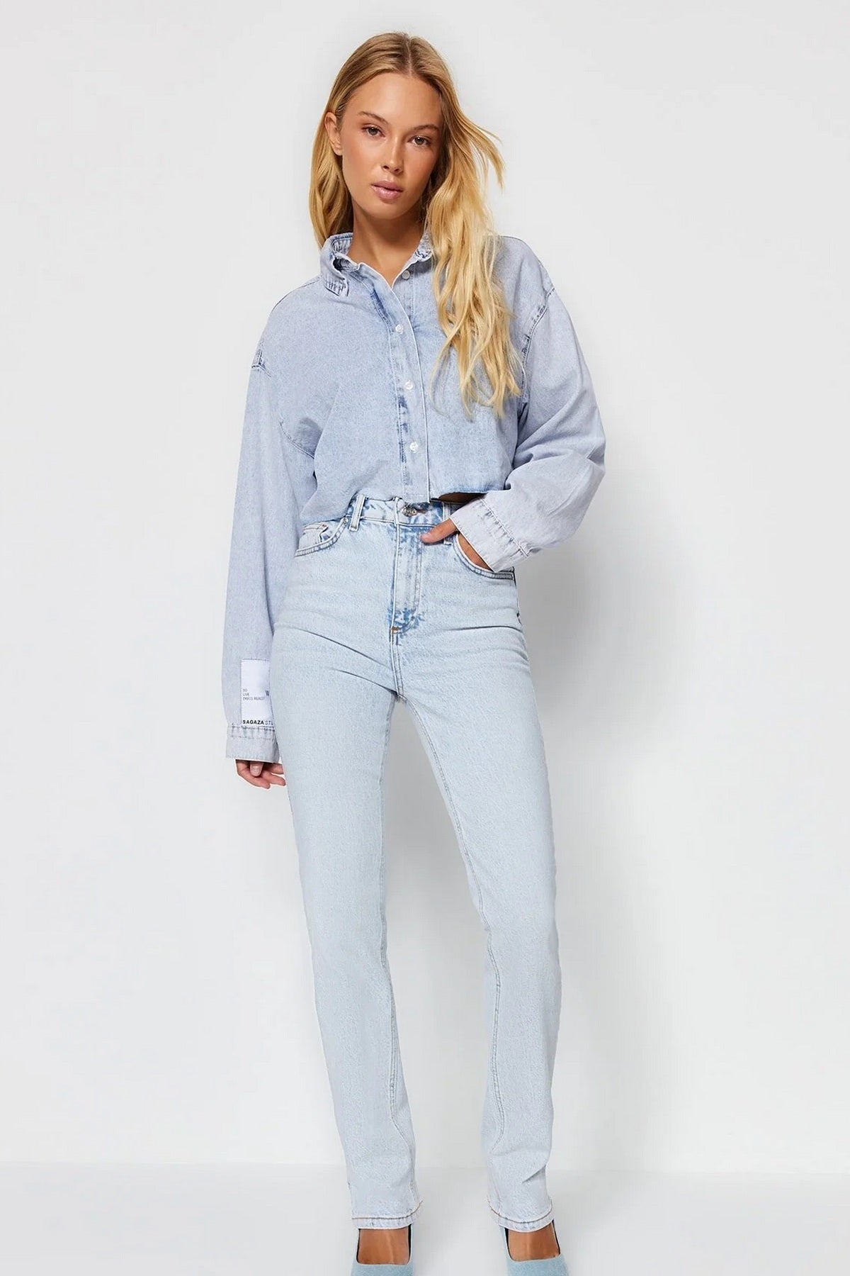 Jeans TWOAW23JE00657 - plava [djesi-src-3a561a2fde1c90d5116a4c37c372b9d440ce63d5520921472887fc66ccfedc7c]