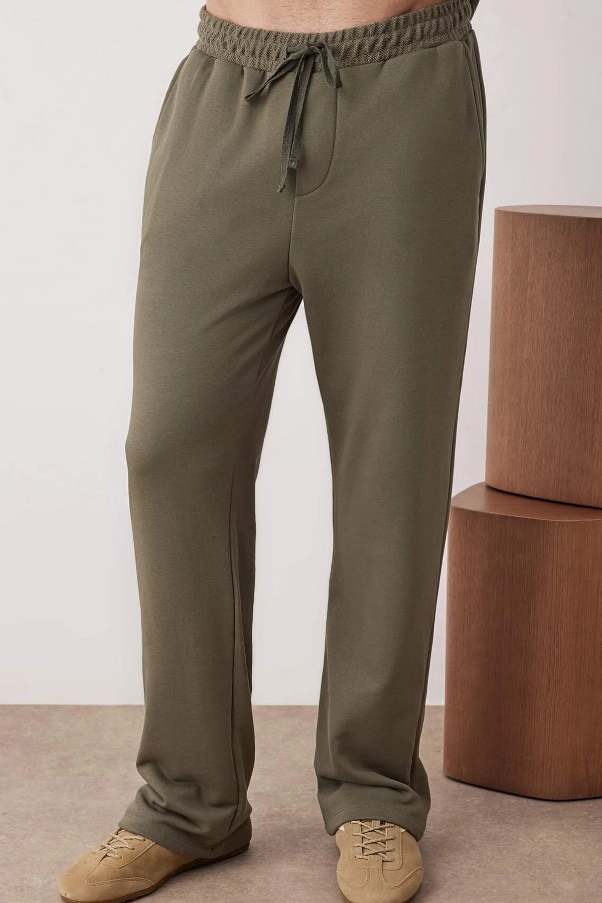 Trenerka TMNAW26EM00000 - khaki [djesi-src-f0b8f8125deaf5647c84358c9bd46a951a46200d6c6aebad78532d9f2dd2be03]