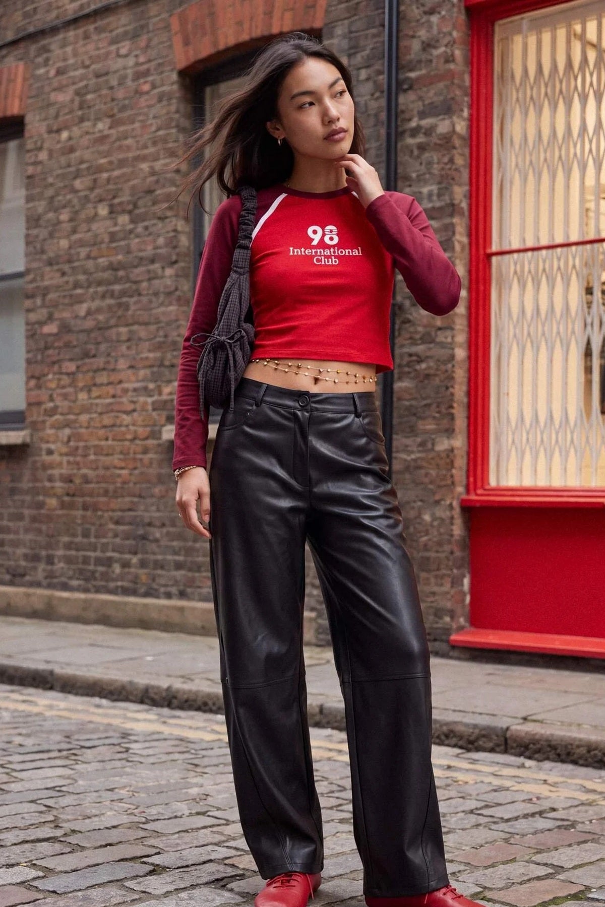 Pantalone TWOAW27PL00104 - crna [djesi-src-39b1016110f6c6c3399fe552fcf8cb651e4b1ff8e6a1110b5424e1be436552de]