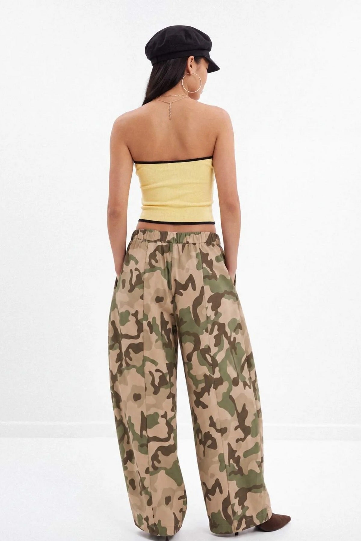 Donji dio trenerke TWOAW27EA00033 - khaki [djesi-src-26d4e750731e143ffed4c5f7dd8d3890a3710f7256c5f3b4ada108fac42ce446]