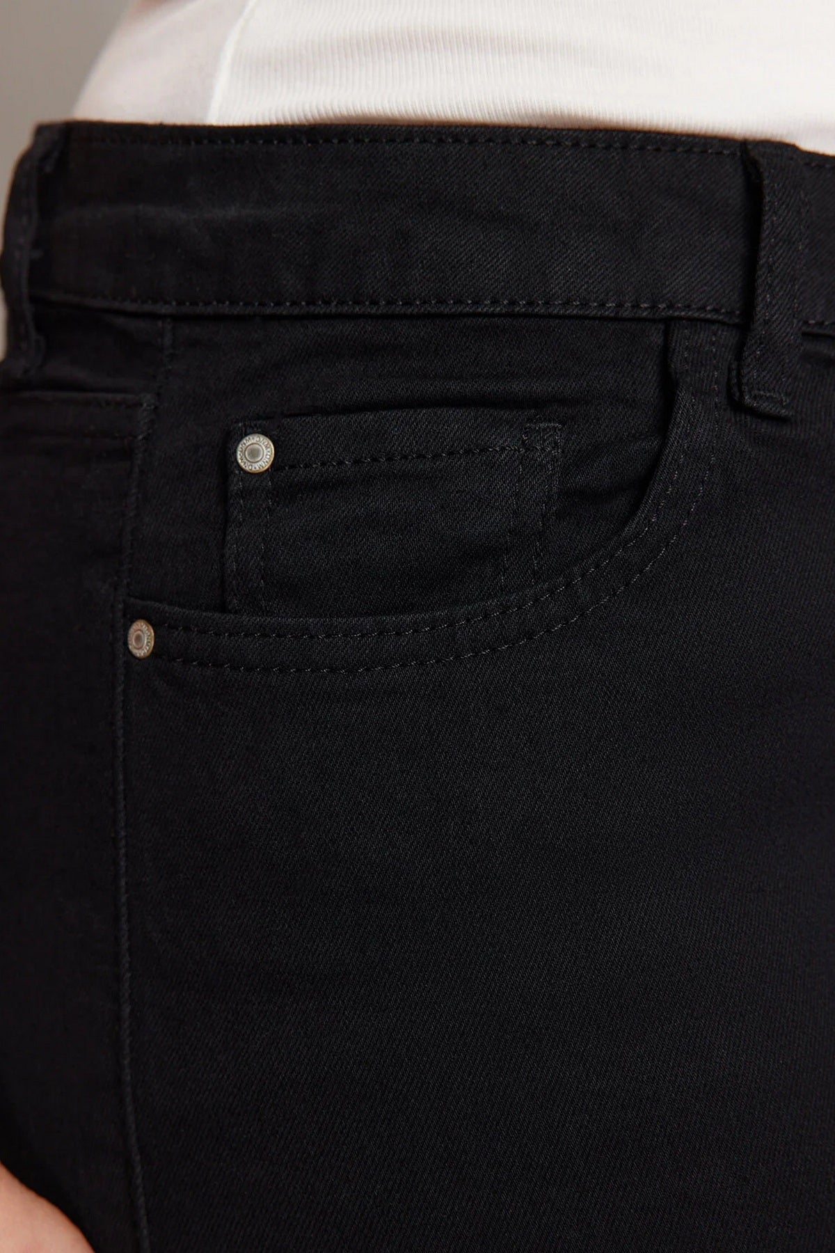 Jeans TBBAW23JE00001 - crna [djesi-src-c40afd19db14b5638baed1ffd1a051fd2bb838a5eba6dde50ea23363167eeaef]